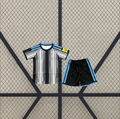 Equipación Newcastle 26-27, Local, Niño