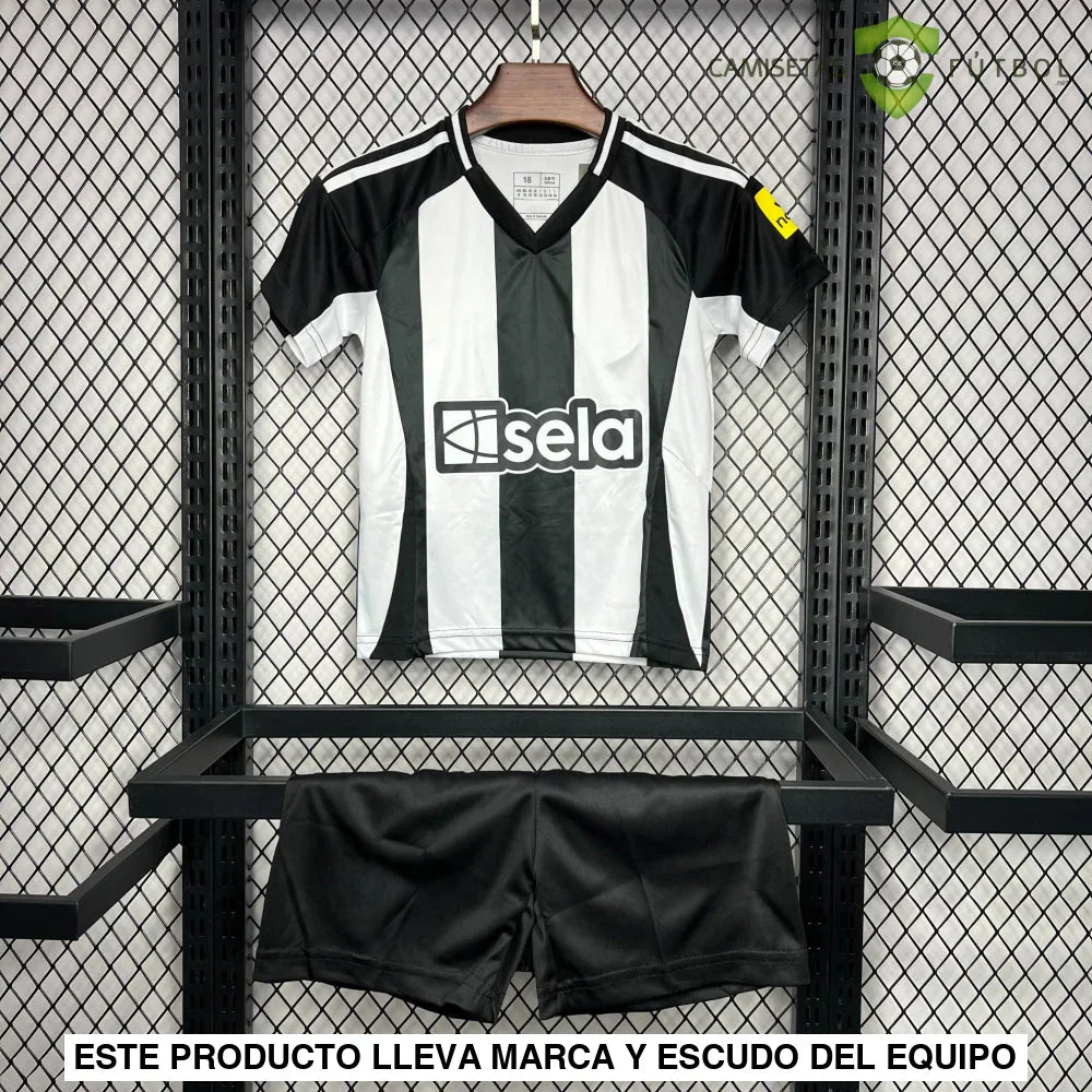 Equipación Newcastle 24-25, Local, Niño