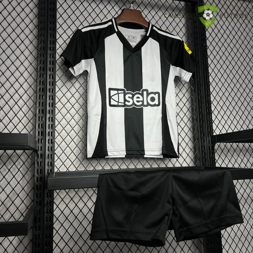 Equipación Newcastle 24-25, Local, Niño
