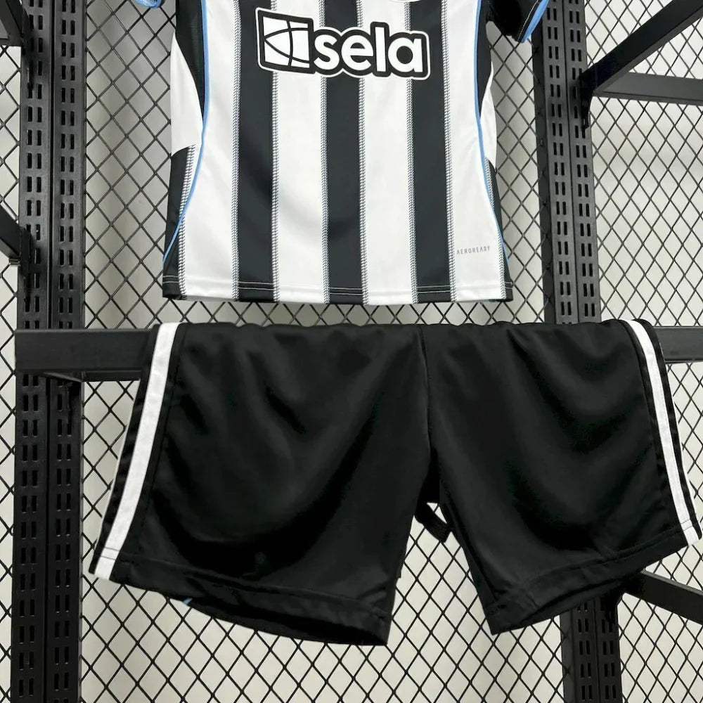 Equipación Newcastle 25-26, Local, Niño